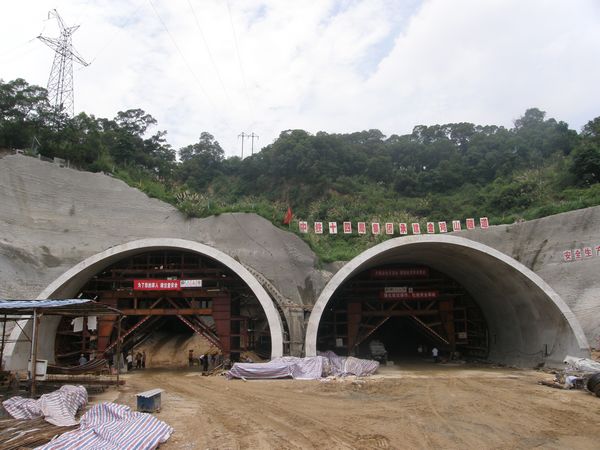 广东东莞观音山民企陷系统性维权困局
