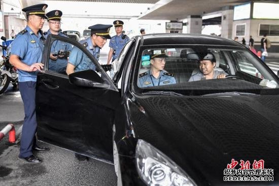 交通部：出租车司机服务质量信誉考核低于3分要