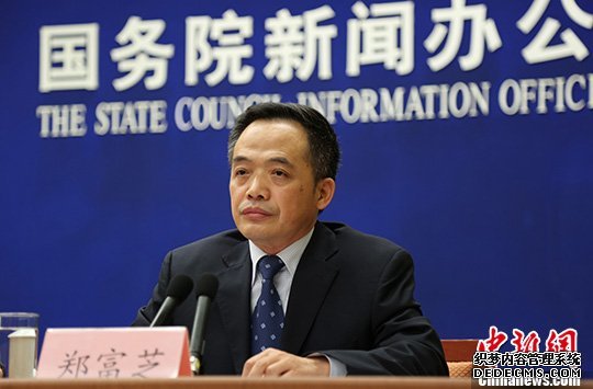 中国教育部部长助理郑富芝在吹风会上。 记者 杨可佳 摄
