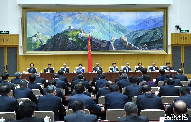 李克强主持召开国务院全体会议