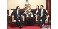习近平会见法国前总统奥